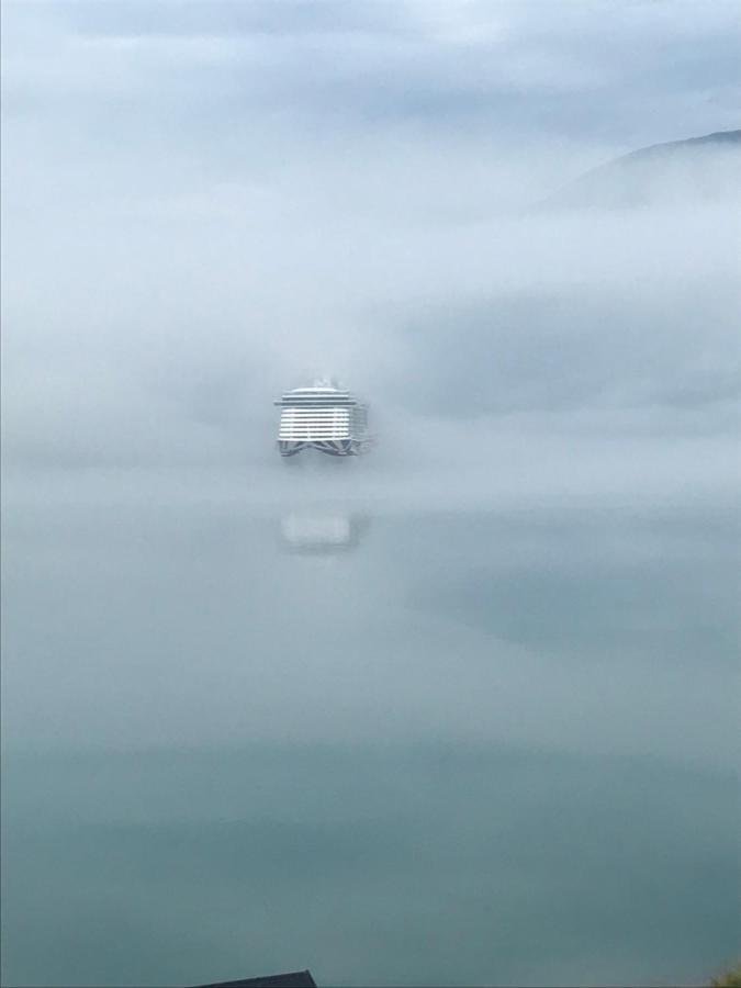 Panorama Fjord Olden Appartement Buitenkant foto
